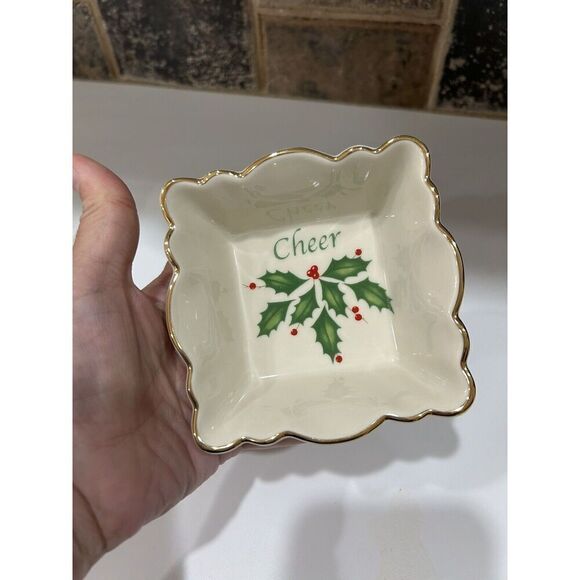 New In Box Lenox Holiday Square Fluted Dish "Cheer" w/ Original Box And Tags. - Picture 5 of 7